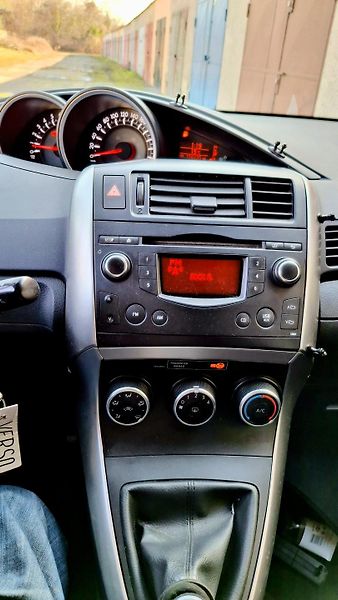 Toyota Verso 1.6 97 kw  Rezervace - fotka 15 z 27