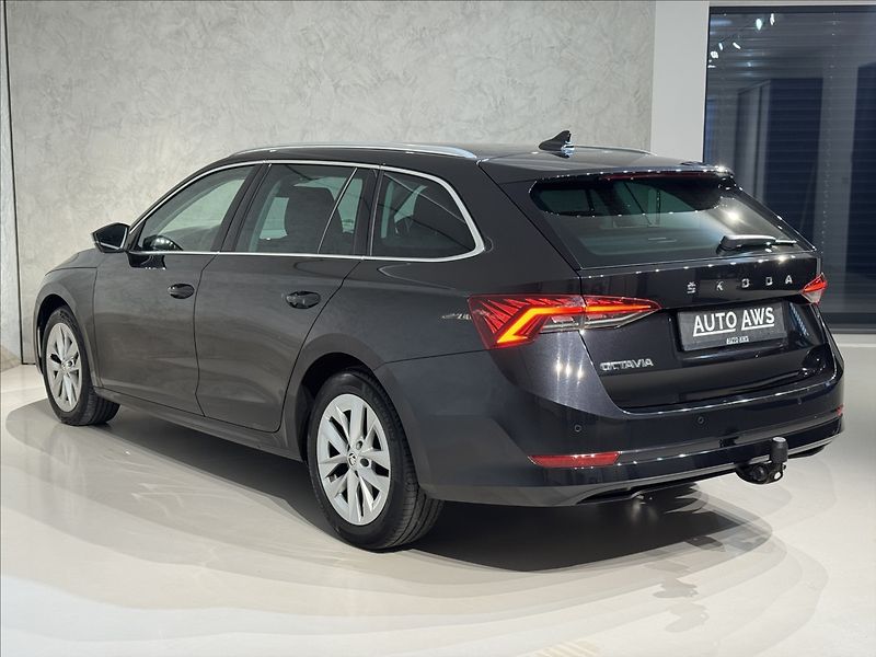 Škoda Octavia 2,0 TDi  DSG Tour Virtual LED - fotka 8 z 45