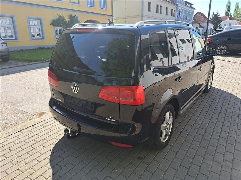 Volkswagen Touran 1,6 TDI Comfortline - fotka 10 z 43