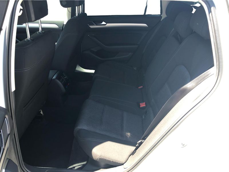 Volkswagen Passat Variant 2,0 TDI DSG - fotka 12 z 28