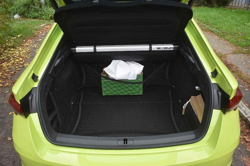 Auto si skvěle rozumí s táhlými zatáčkami