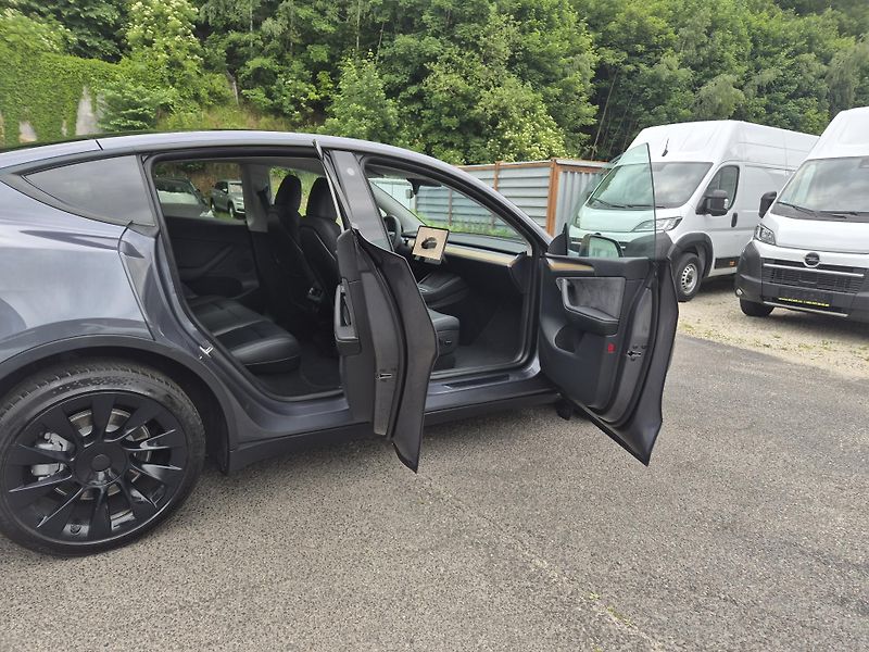 Tesla Model Y LONGE RANGE DUAL MOTOR SOH 87% - fotka 17 z 50