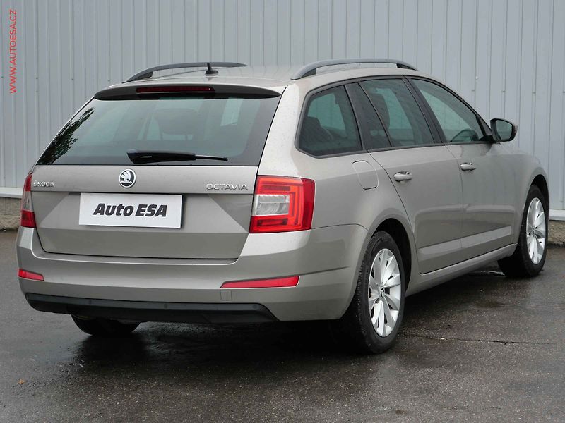 Škoda Octavia (2013) 2.0TDi, ČR, Ele, DSG, bixen - fotka 4 z 22