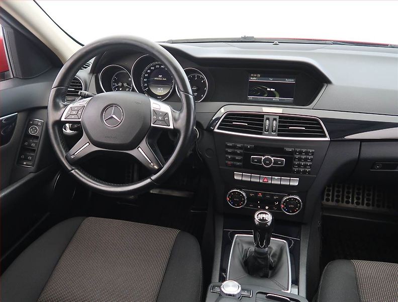 Mercedes-Benz Třídy C (2012) C 200 CDI, Navi, Xenony - fotka 7 z 20