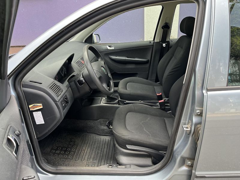 Škoda Fabia 1,4i 16V /74kW/1.maj./servis. - fotka 10 z 30
