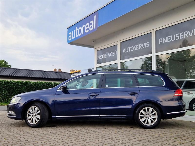 Volkswagen Passat 2,0 TDi 103kW KAMERA NAVI +ZIM - fotka 2 z 34