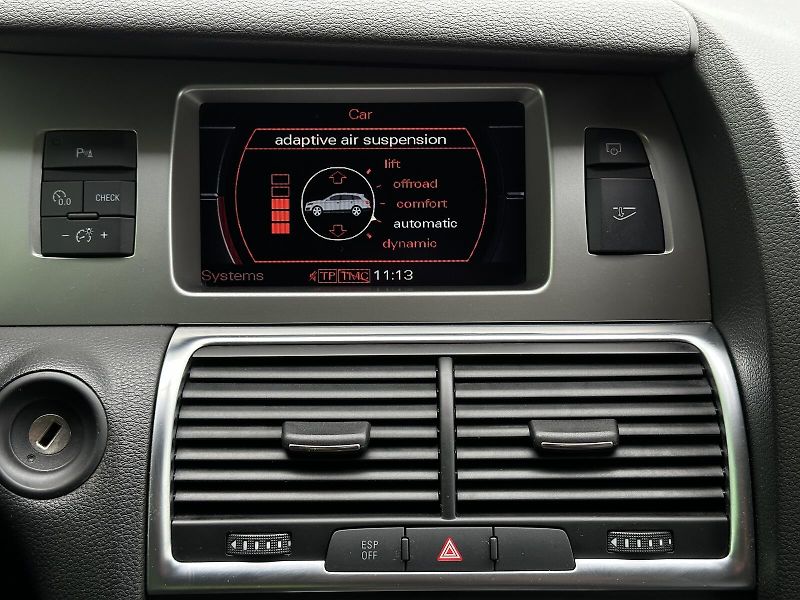 Audi Q7 3.0TDi V6 4x4 Tiptronic 233PS - fotka 31 z 48