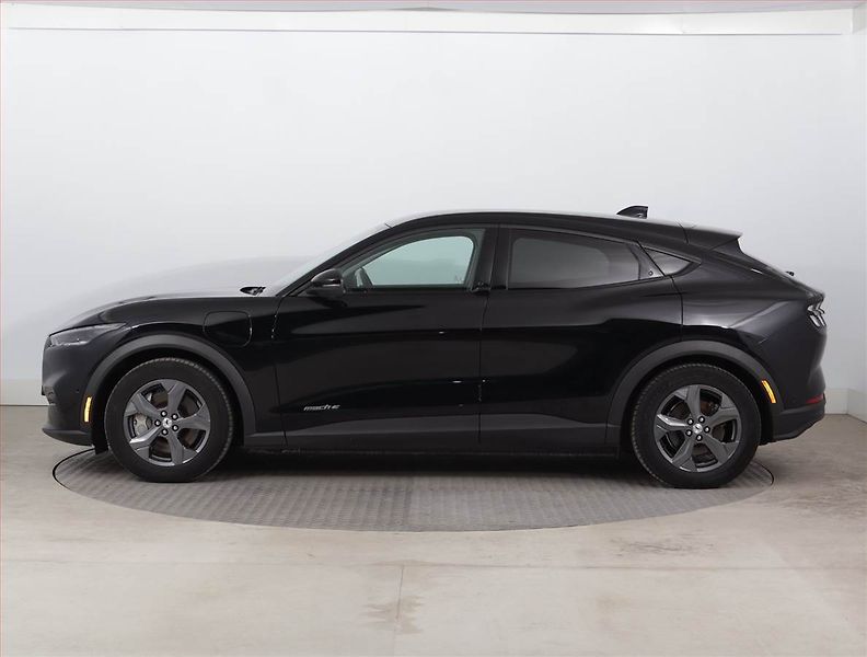 Ford Mustang Mach-E (2022) Standard Range RWD, SoH 94% - fotka 3 z 23