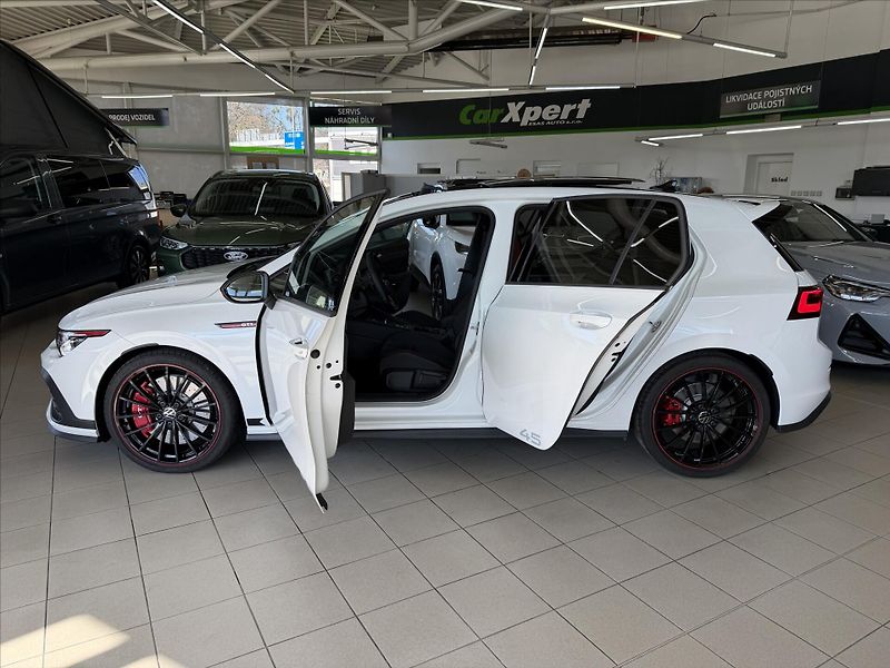 Volkswagen Golf 2,0   GTI EDICE 45 300 PS Akra - fotka 27 z 31