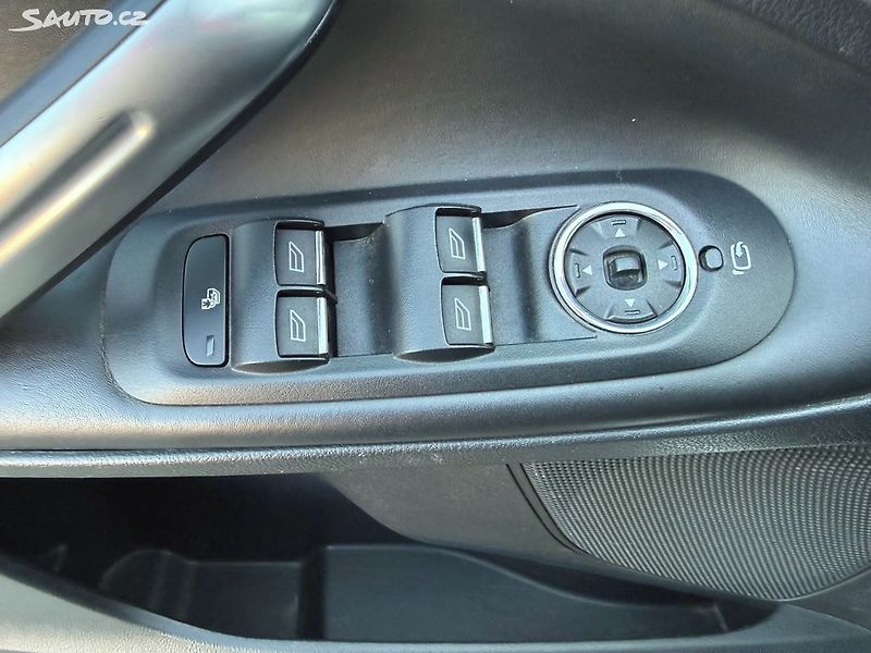Ford S-MAX 2,2 TDCI 147kW 7míst - fotka 26 z 38