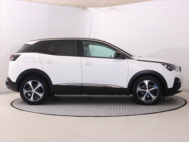 Peugeot 3008 (2018) 1.2 PureTech, Serv.kniha, Kůže - fotka 6 z 23