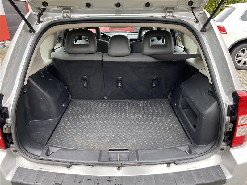 Jeep Compass 2,0 CRD  LIMITED - fotka 14 z 32