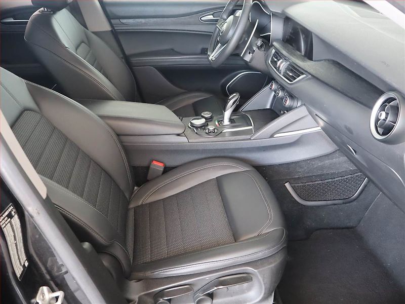 Alfa Romeo Stelvio (2019) 2.2 Diesel, Automat, Kůže - fotka 9 z 23