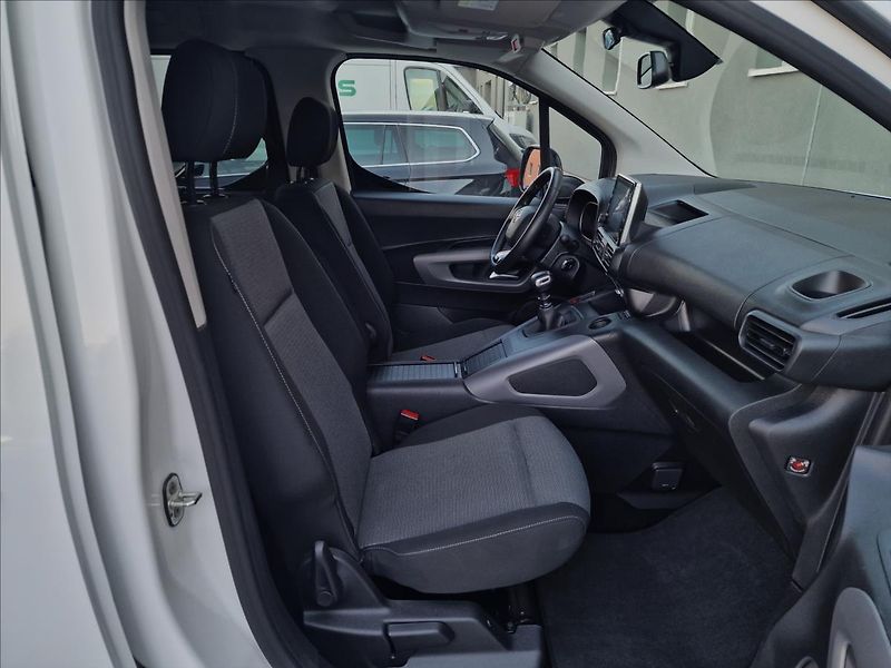 Toyota ProAce City 1.5 D-4D 130k L1 Family - fotka 14 z 49