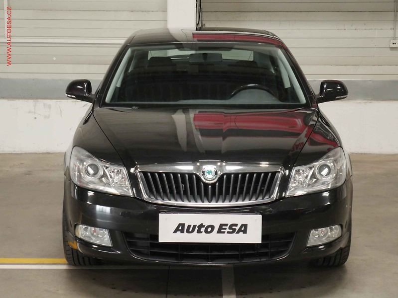 Škoda Octavia (2011) 1.6 TDI, 2.maj,ČR, servis - fotka 2 z 16