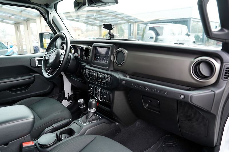 Jeep Wrangler 2.2 CRD/Sport/MultiJet/4x4/AT - fotka 30 z 44