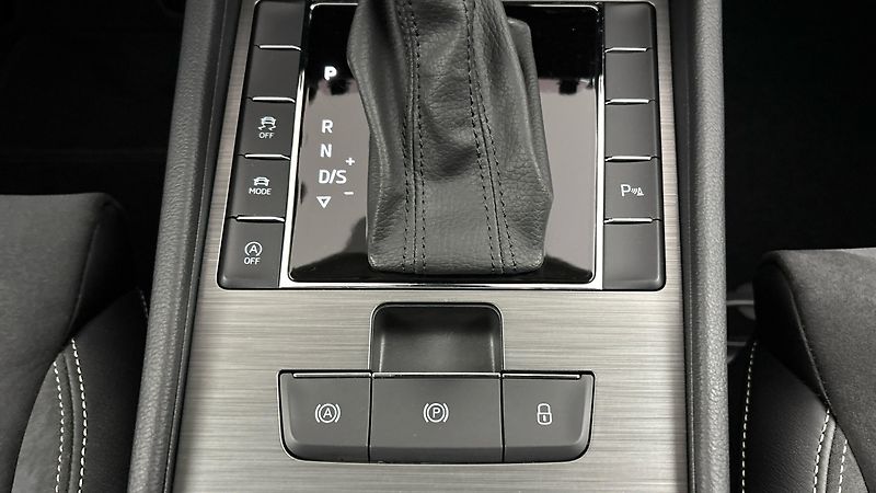 Škoda Superb 2.0 TDI DSG 4x4 Style - fotka 26 z 33