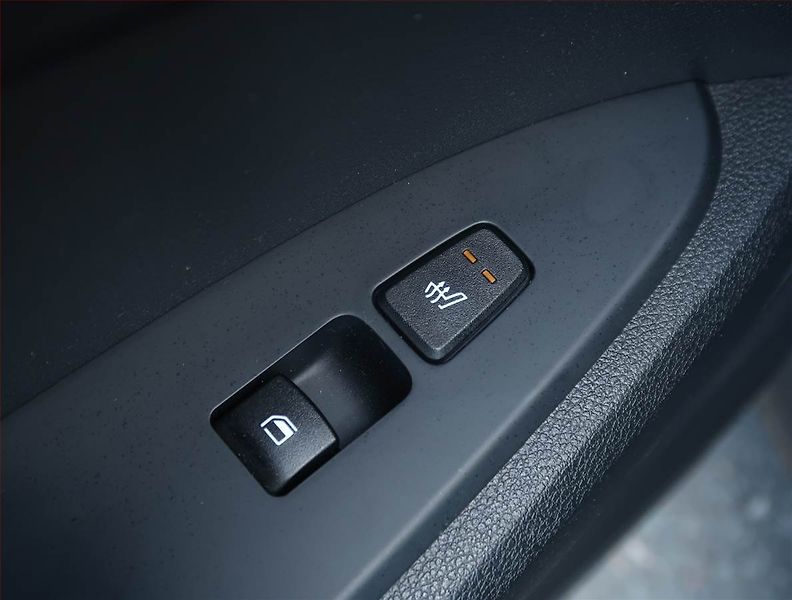 Kia Sportage (2022) 1.6 T-GDI - fotka 21 z 23
