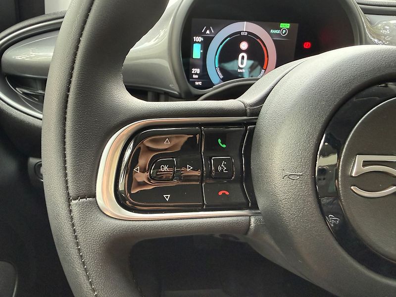 Fiat 500 Icon Plus 42kWh Kamera - fotka 24 z 34