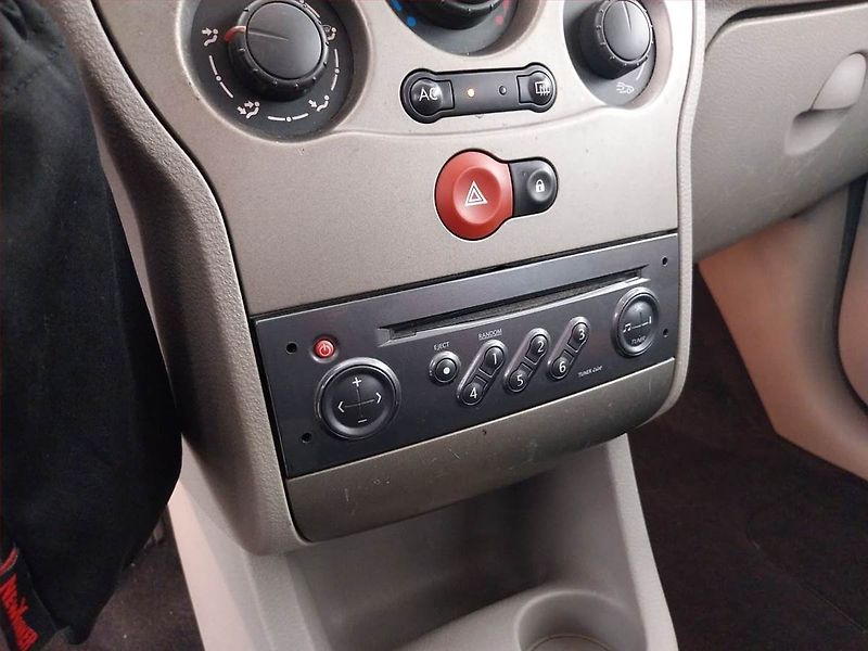 Renault Modus (2005) 1.6, Klima, dobrý stav - fotka 13 z 15