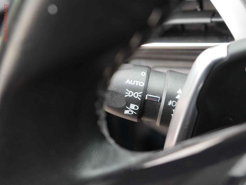 Peugeot 5008 (2018) 1.2PT, Allure, AT - fotka 19 z 21