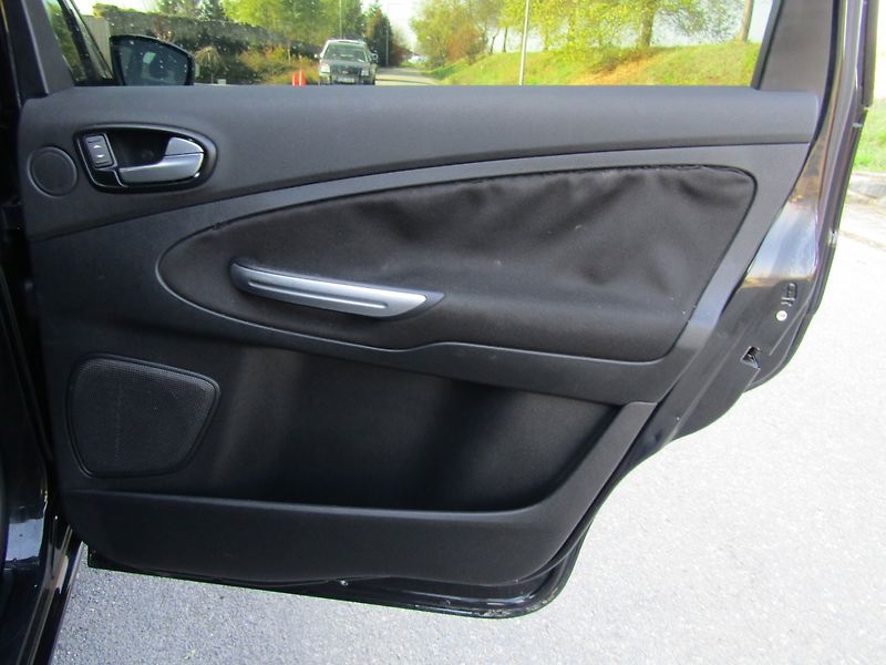 Ford S-MAX (2008) 1.8 TDCi 92kW  7 MÍST - fotka 23 z 35