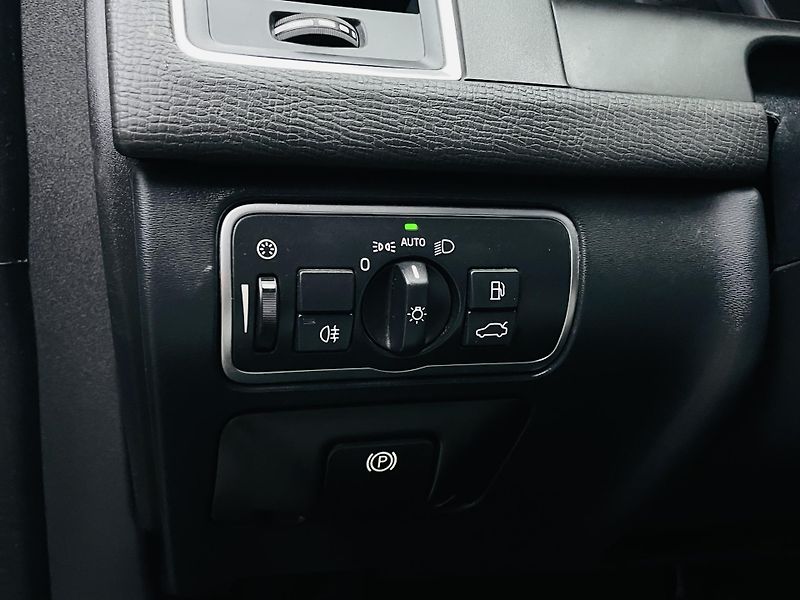 Volvo XC60 2.4D 4x4 AUT SERVISKA TAŽNÉ - fotka 34 z 43