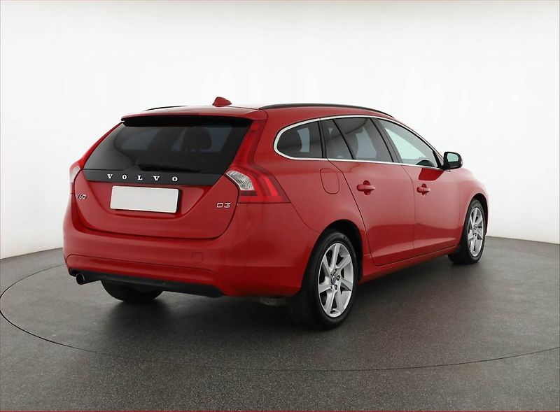 Volvo V60 (2014) D3 2.0, Serv.kniha, Navi - fotka 5 z 15