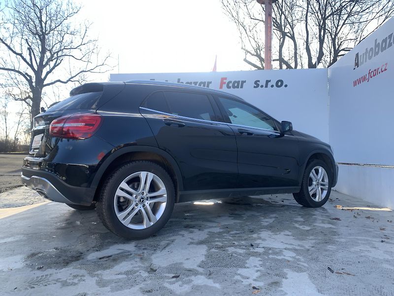 Mercedes-Benz GLA (2019) 220d 4 Matic, ser.knížka - fotka 10 z 30