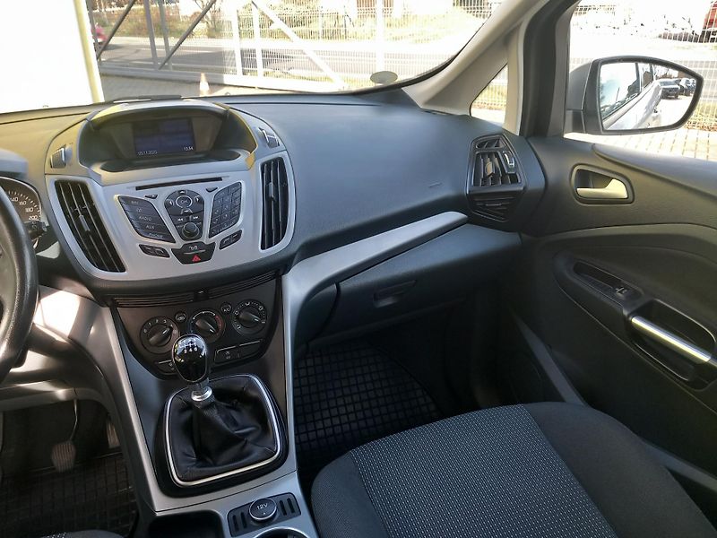 Ford Grand C-MAX (2015) 7 MÍST NAVIGACE POUZE 93t.KM!  - fotka 23 z 40