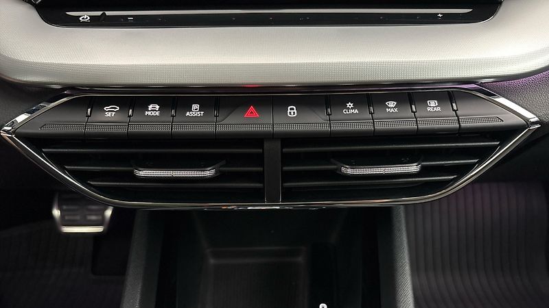 Škoda Octavia 2.0 TDI DSG 4x4 Scout Combi - fotka 13 z 27