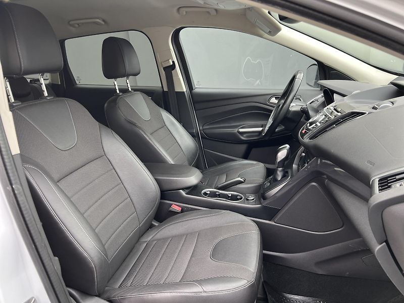 Ford Kuga 2.0TDCi 4x4 AUTOMAT TITANIUM  - fotka 32 z 44