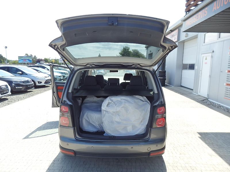 Volkswagen Touran 1,4TSi CROSS DIGI KLIMA - fotka 8 z 16