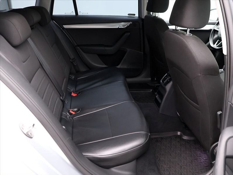 Škoda Octavia 2,0 TDI 110kW Style CZ - fotka 12 z 29