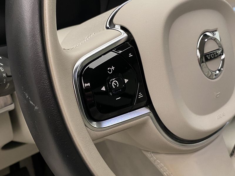 Volvo XC90 B5 AWD INSCRIPTION REZERVACE - fotka 19 z 54