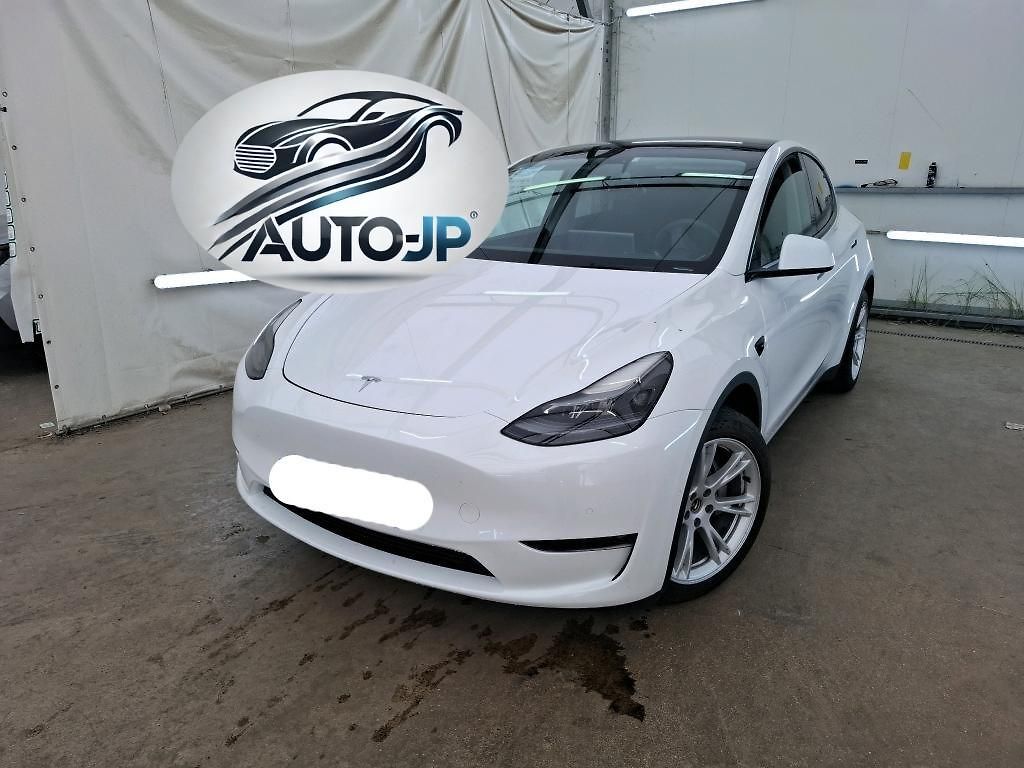 Tesla Model Y AWD Long Range    PŘIPRAVUJEME