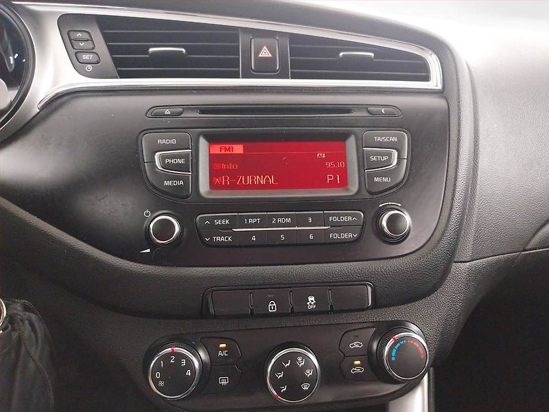 Kia Ceed (2016) 1.6 CRDi, Automat, Serv.kniha - fotka 12 z 19