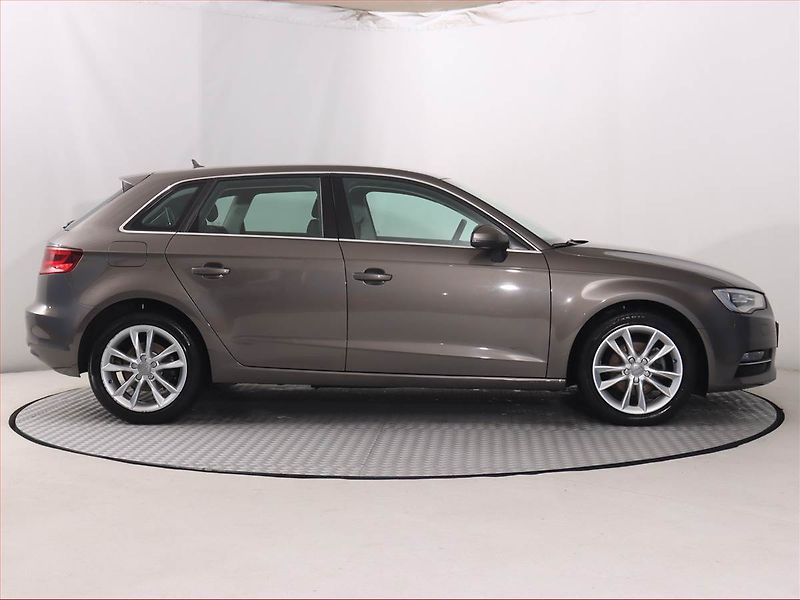 Audi A3 (2016) 1.4 TFSI, Automat, Bi-Xenony - fotka 6 z 19