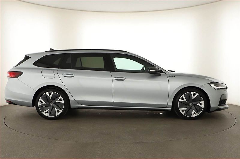 Škoda Superb (2025) 2.0 TDI, Sportline, Navigace - fotka 6 z 28