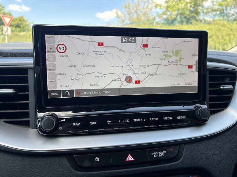 Kia Ceed 1,5 TGDi AT TOP ZÁRUKA ADAPTIV - fotka 17 z 40