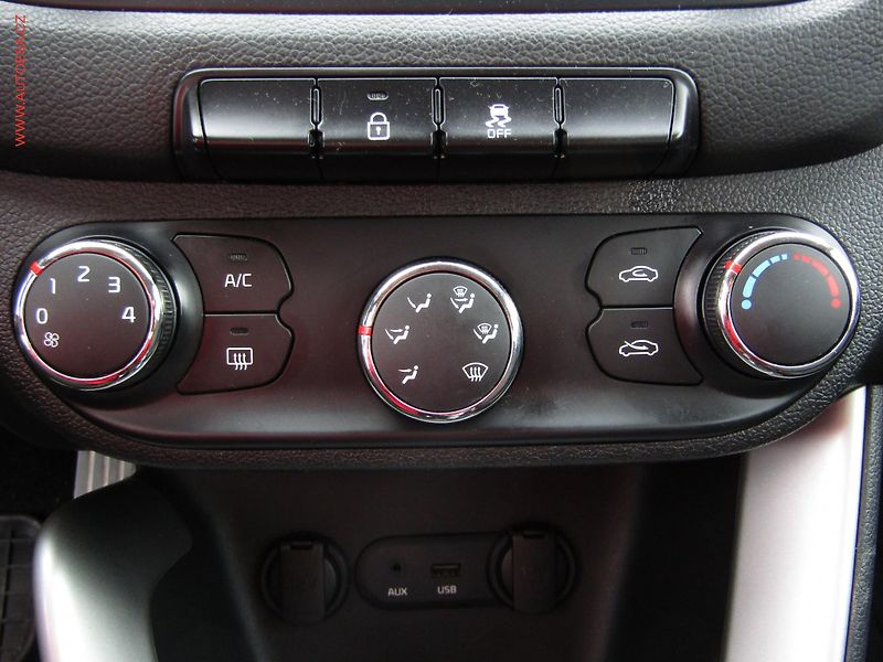 Kia Ceed (2012) 1.4 CRDi, ČR, AC, +kola - fotka 13 z 16
