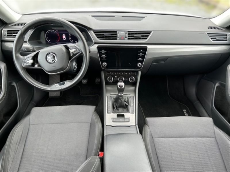 Škoda Superb 2,0 TDI 110 Style - fotka 9 z 11