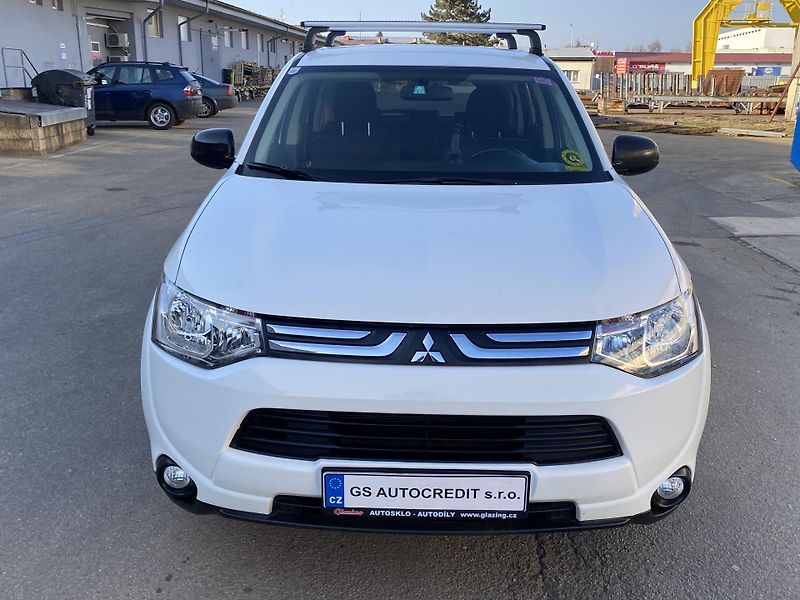 Mitsubishi Outlander (2014) 2,0i - Invite - 1 Majitel - fotka 2 z 42