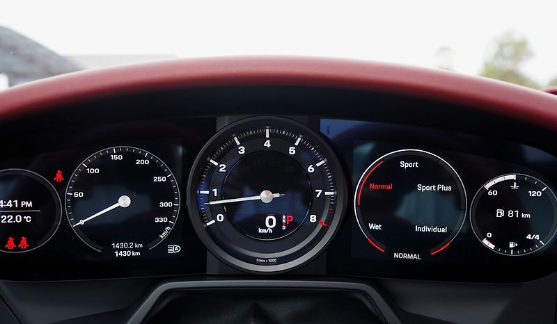 Porsche 911 Carrera 4/PDK/Sport chrono/21 - fotka 43 z 48