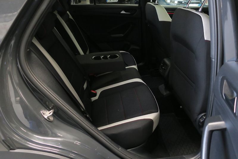 Volkswagen T-Roc (2019) Sport 1.5 TSI 110 kW manuál - fotka 41 z 47
