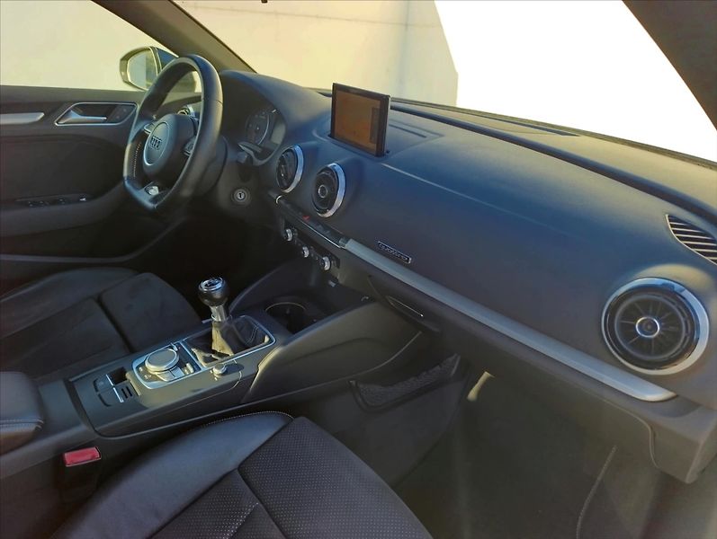 Audi A3 2,0 TDi S-Line Navi,Bi-xenon - fotka 25 z 39