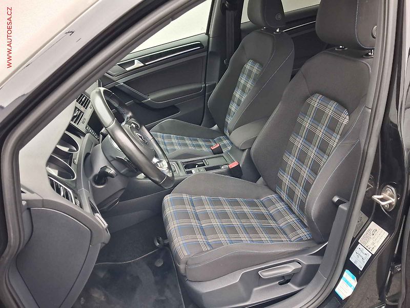 Volkswagen Golf (2014) 1.4TSi, GTE, DSG - fotka 9 z 19