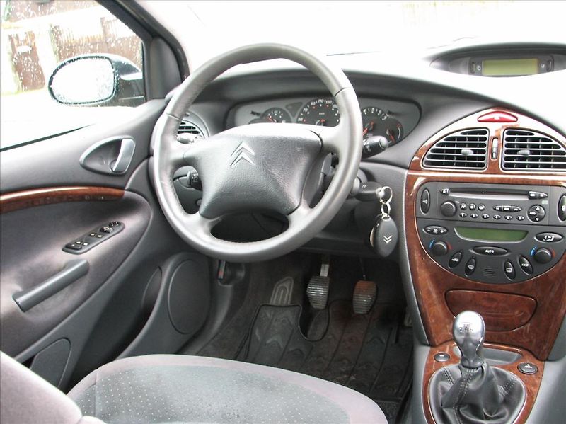 Citroën C5 2,0 16V HPI Xenony,Kůže  Exclu - fotka 36 z 54