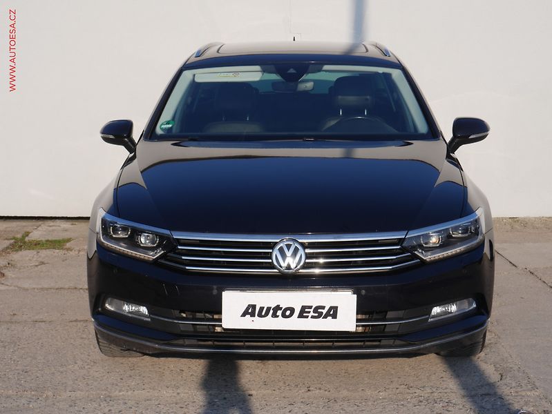 Volkswagen Passat (2018) 2.0TDi, AT, navi, masáž - fotka 2 z 19