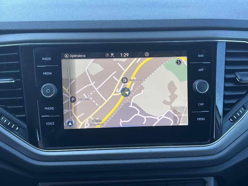 Volkswagen T-Roc (2022) 1.0TSI 81kW NAVI  - fotka 16 z 20